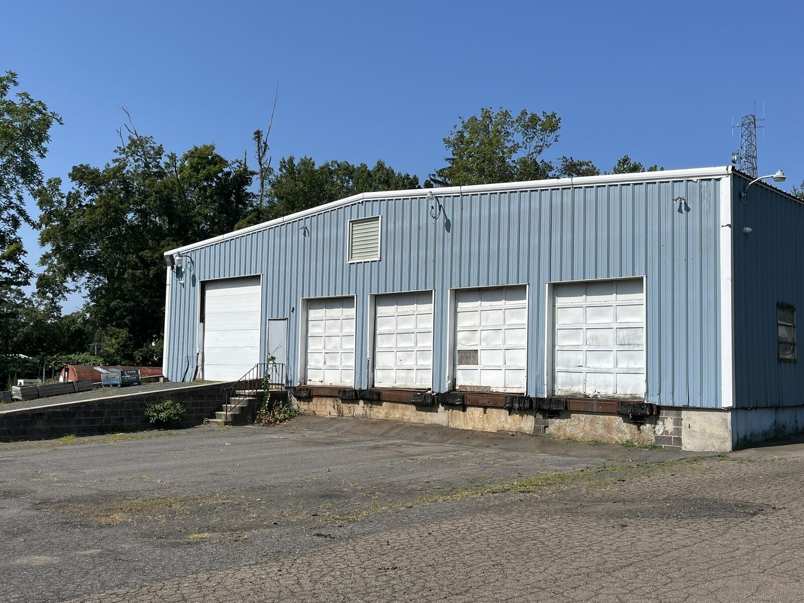 Property Photo: 644 Amity Road B CT 06524
