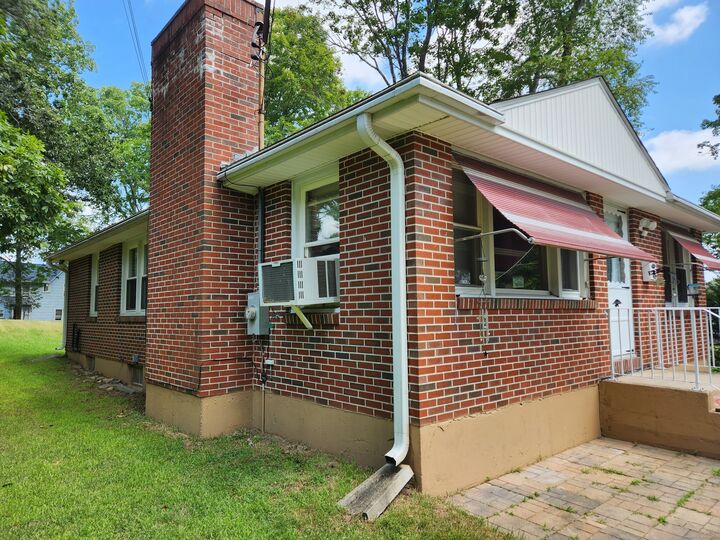 Property Photo:  35 Peru Street  CT 06226 
