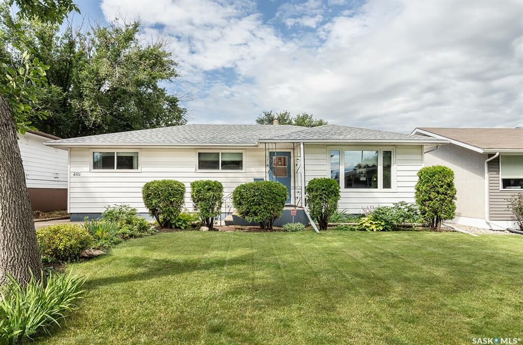 Property Photo:  201 Montreal Avenue S  SK S7K 2H6 