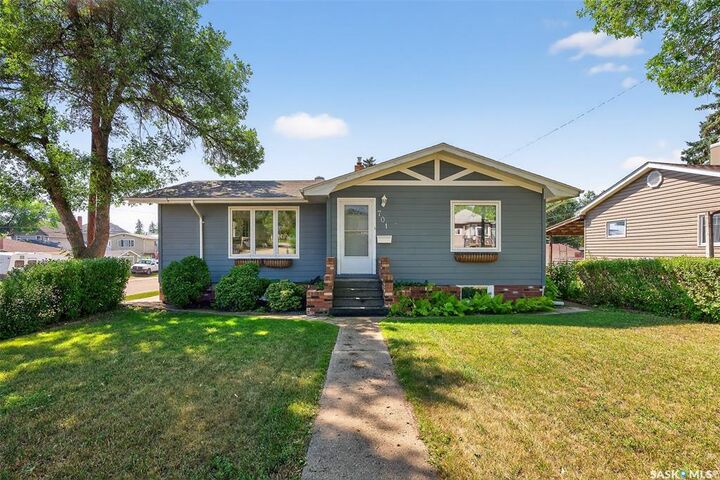 701 Hochelaga Street W  Moose Jaw SK S6H 2H5 photo