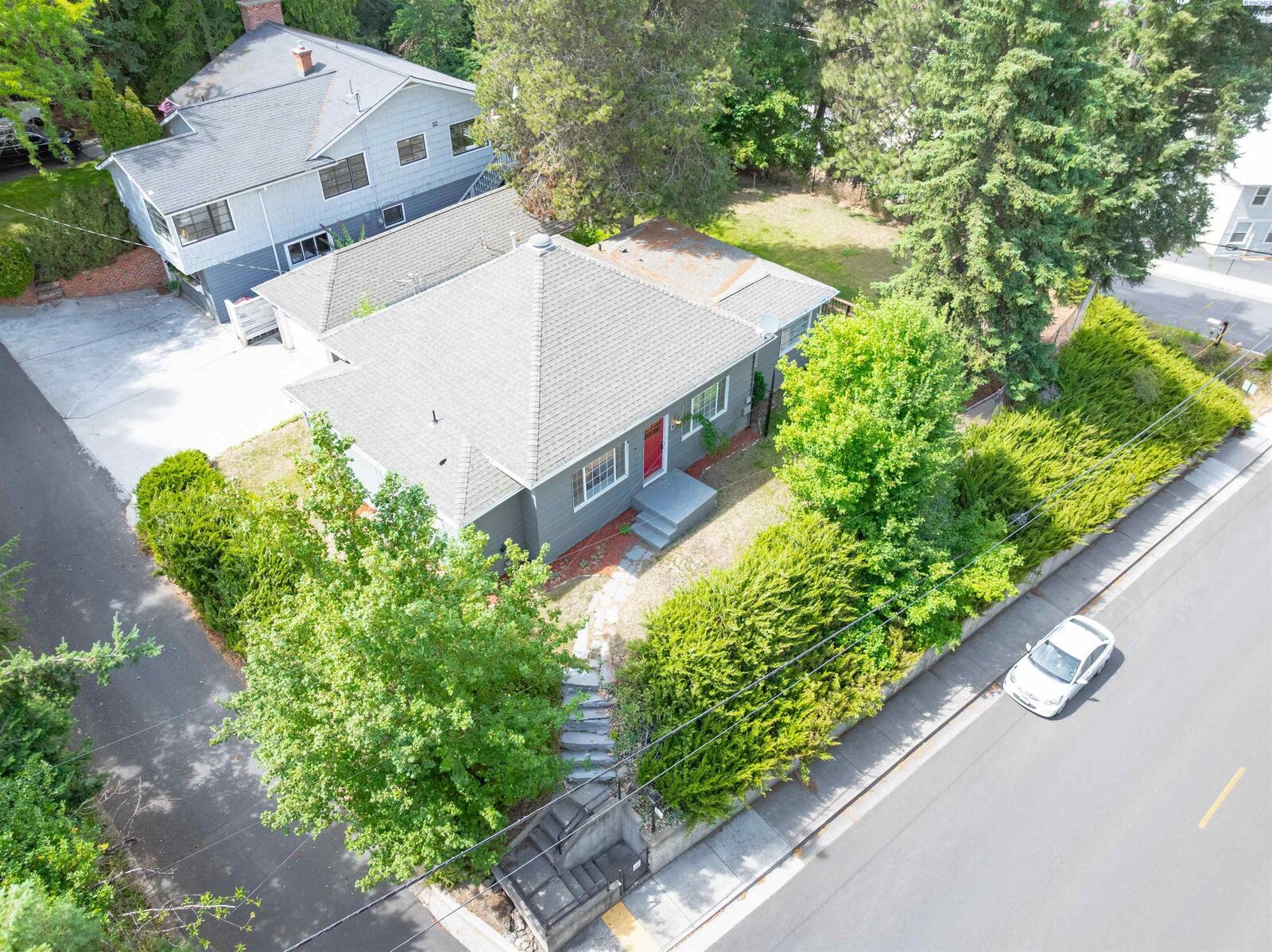 Property Photo: 315 SE Spring St WA 99163