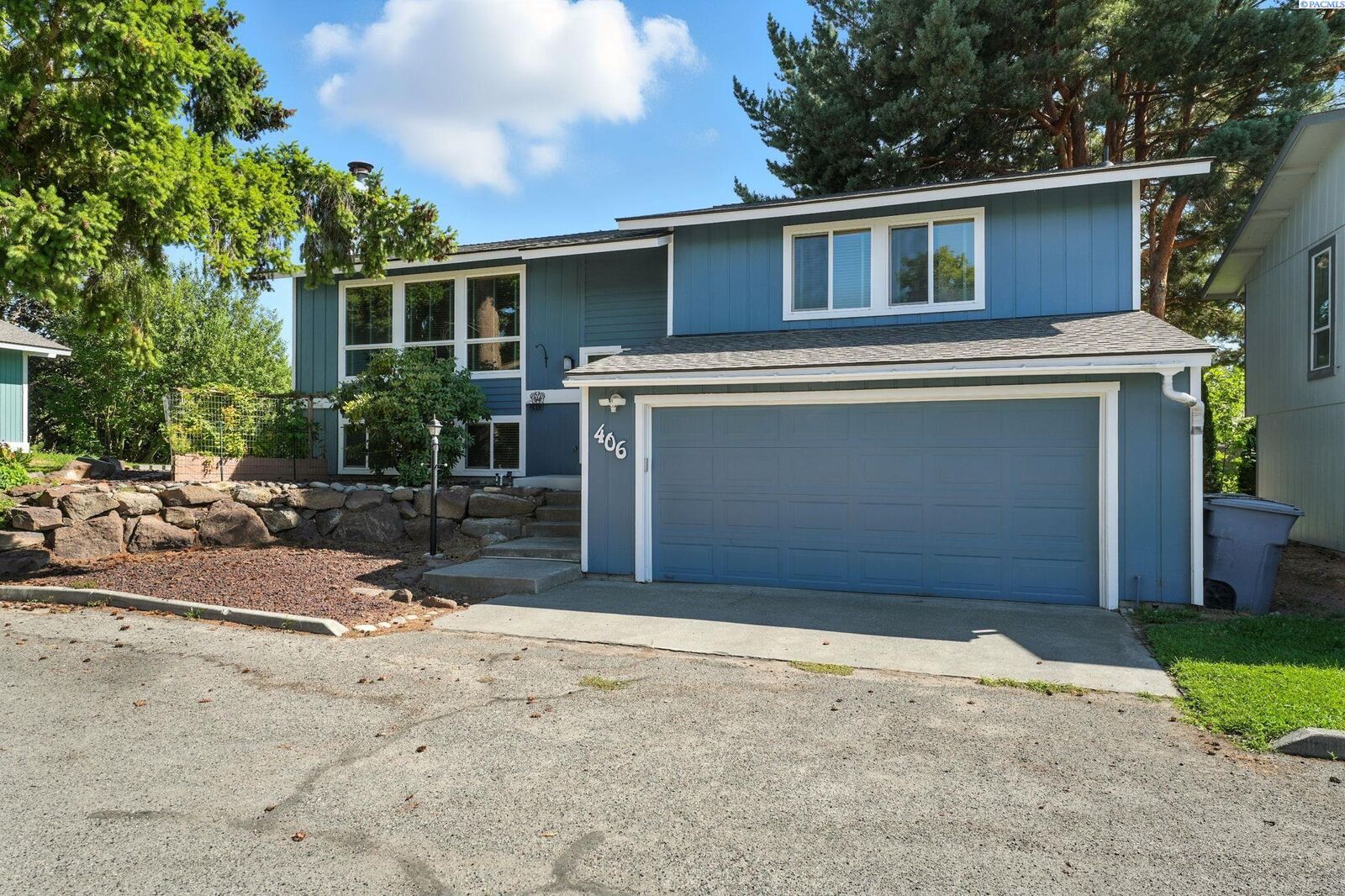 Property Photo: 406 Shoreline Ct. WA 99354