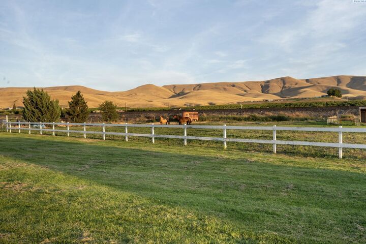 Property Photo:  19408 Quail Run Pr. SW  WA 99350 