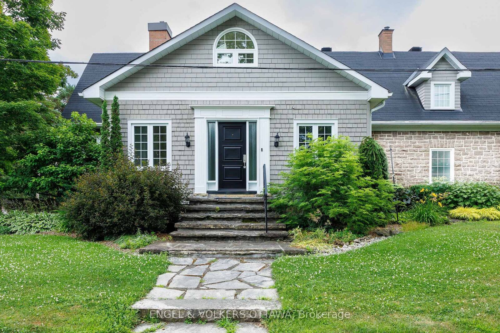 Property Photo: 233 Strathburn Street ON K0A 1A0