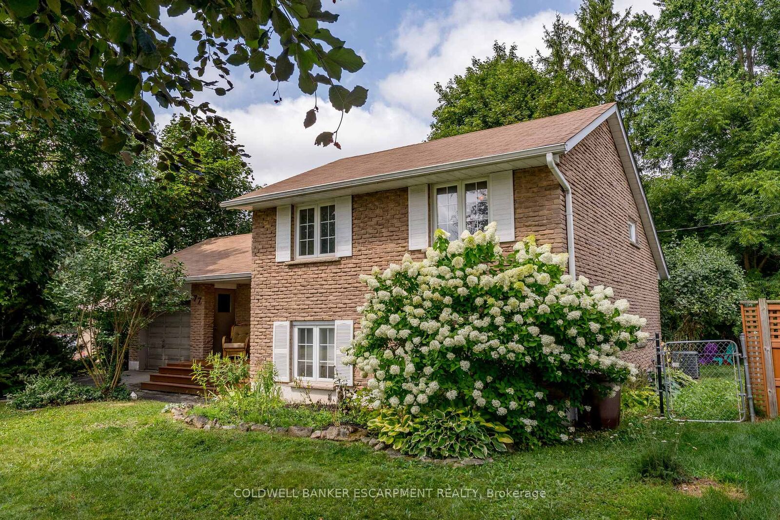 Property Photo: 77 Elizabeth Drive ON L7J 1B4