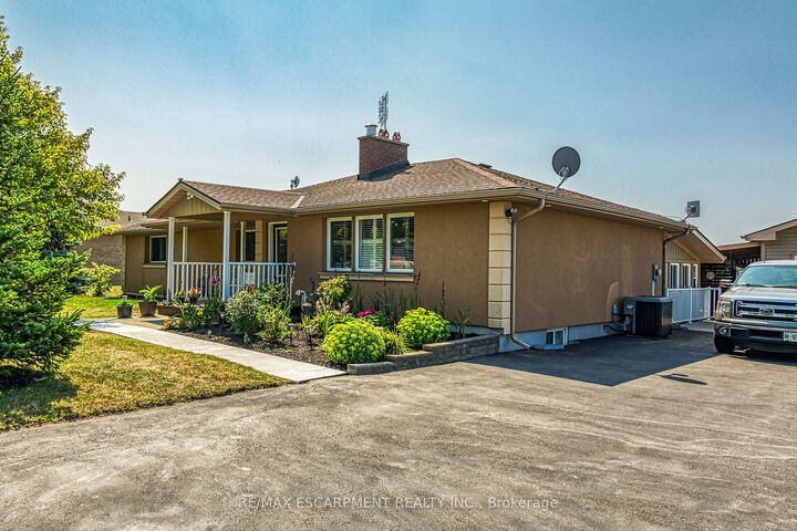 Property Photo:  982 Highland Road E  ON L8J 3G9 