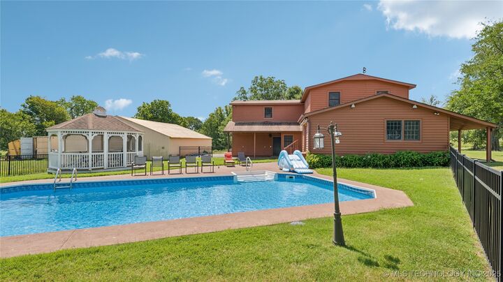 Property Photo:  23611 E 300 Road  OK 74016 