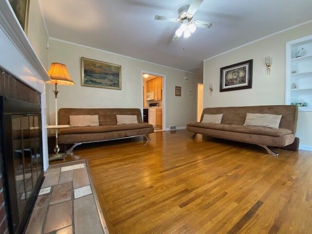 Property Photo:  806 Kerry Hill Dr  PA 15234 