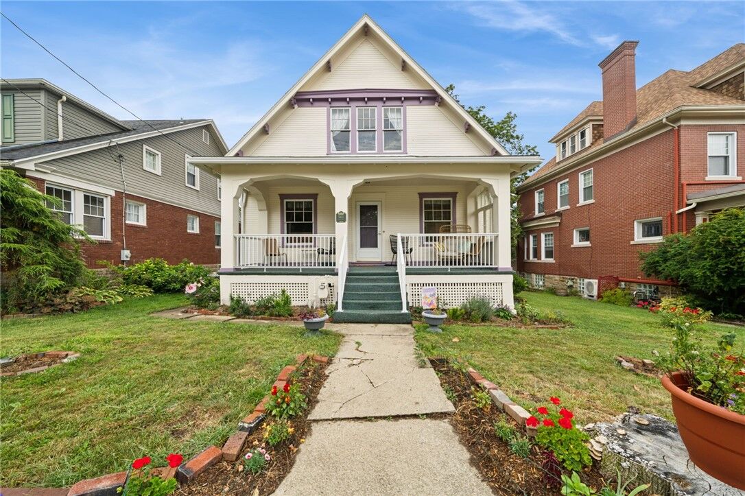 Property Photo: 560 Ridgeway St PA 15601