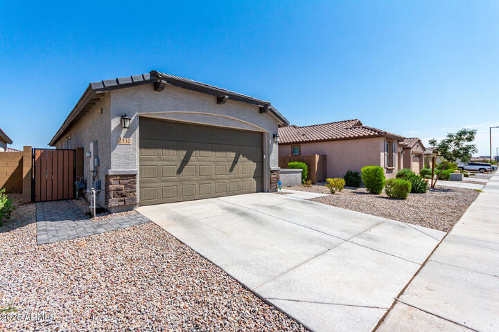 Property Photo:  2532 W Hidalgo Avenue  AZ 85041 
