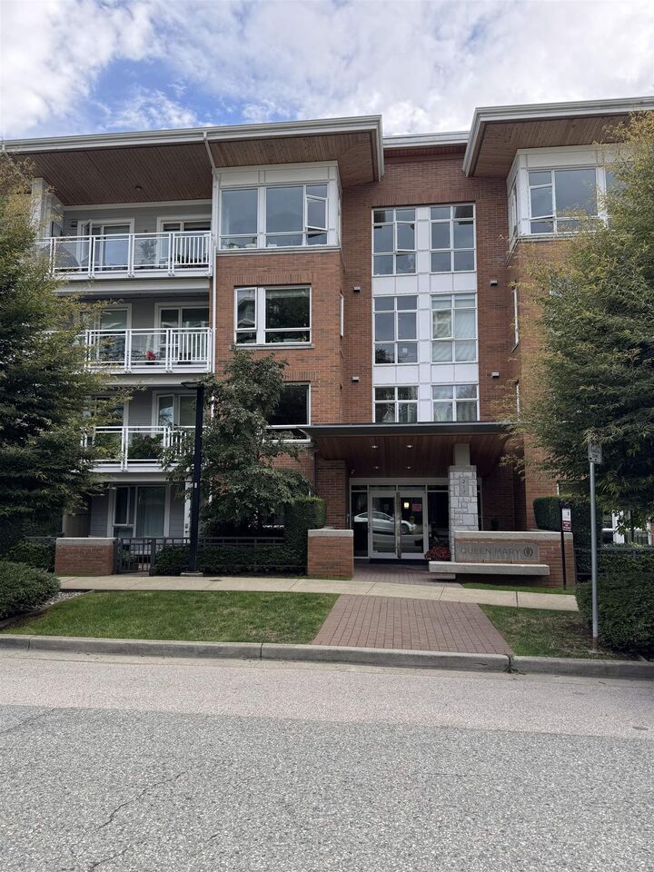 Property Photo:  217 W 8th Street 207  BC V7M 0C2 