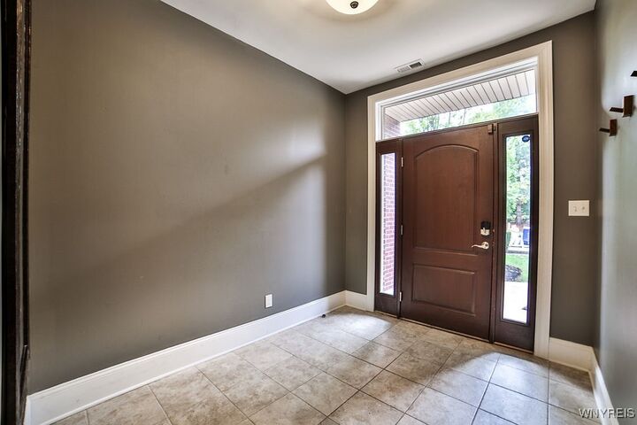 Property Photo: 41 Ojibwa Circle NY 14202