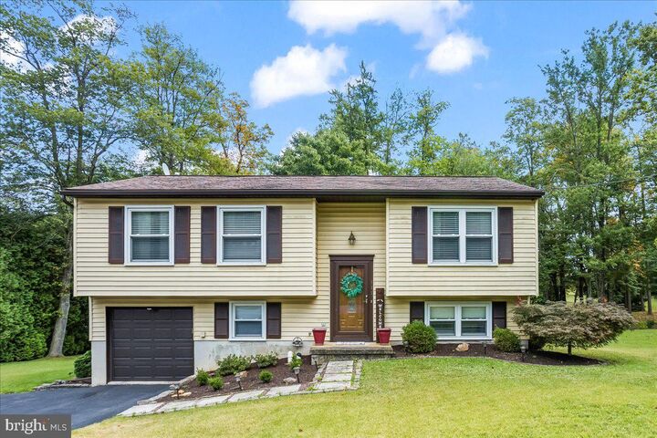 Property Photo:  111 Saint George Drive  PA 17019 