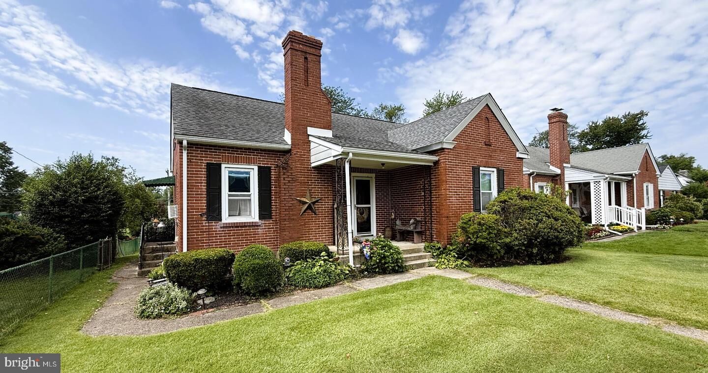 Property Photo:  630 Perkiomen Avenue  PA 19446 