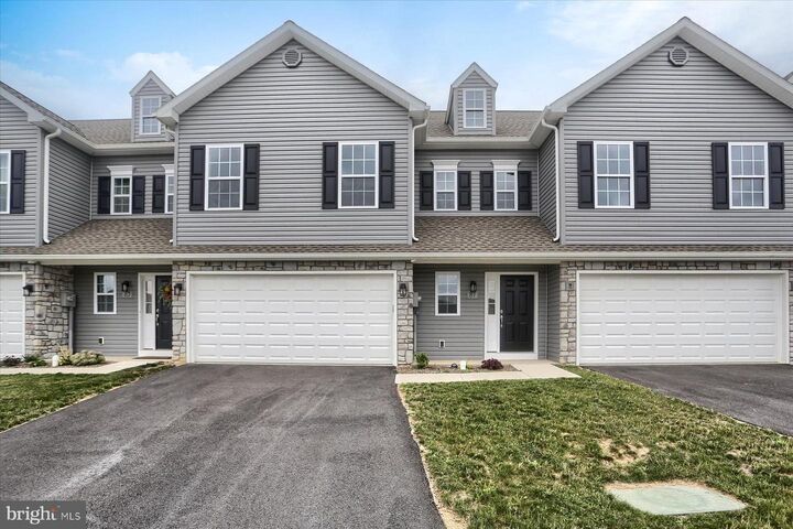 81 Cortland Crossing  Palmyra PA 17078 photo