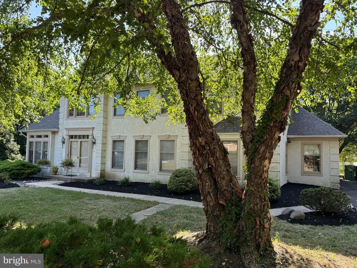 Property Photo:  10 Shalimar Lane  PA 19002 