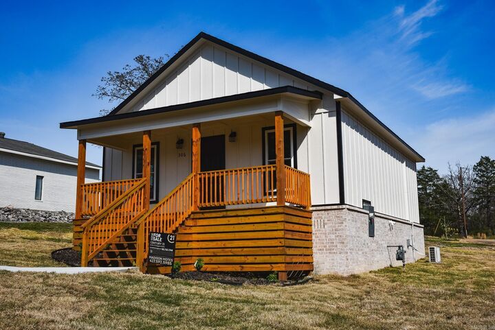 Property Photo:  306 Janette Street  AR 71901 