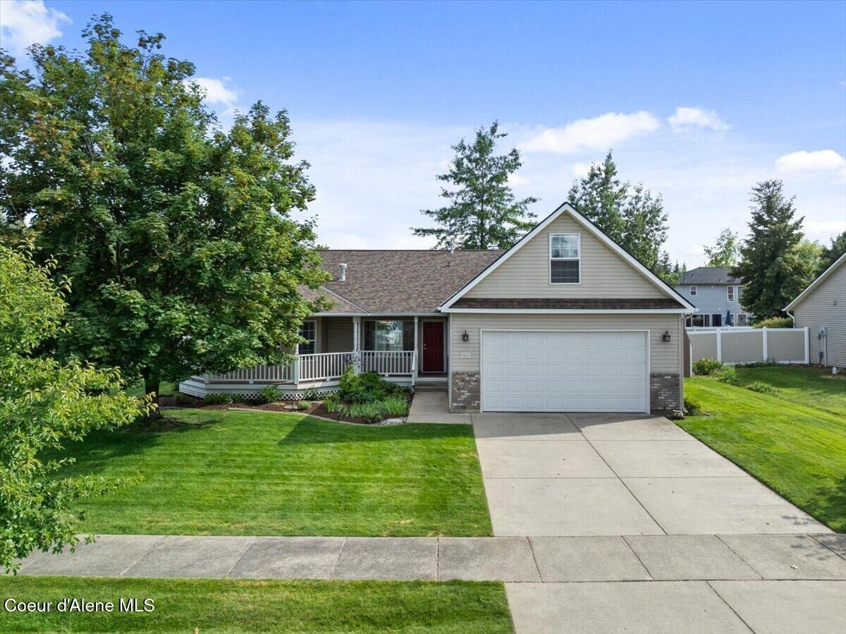 Property Photo:  2082 E Goldleaf Ln  ID 83815 