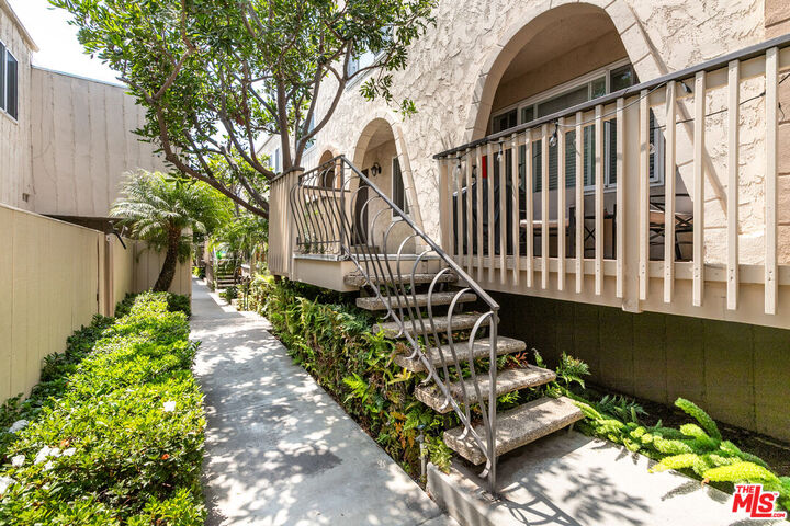 Property Photo:  8025 Redlands St  CA 90293 