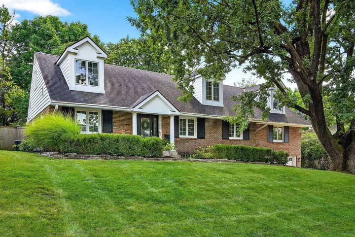 Property Photo: 2069 Upper Chelsea Road OH 43221