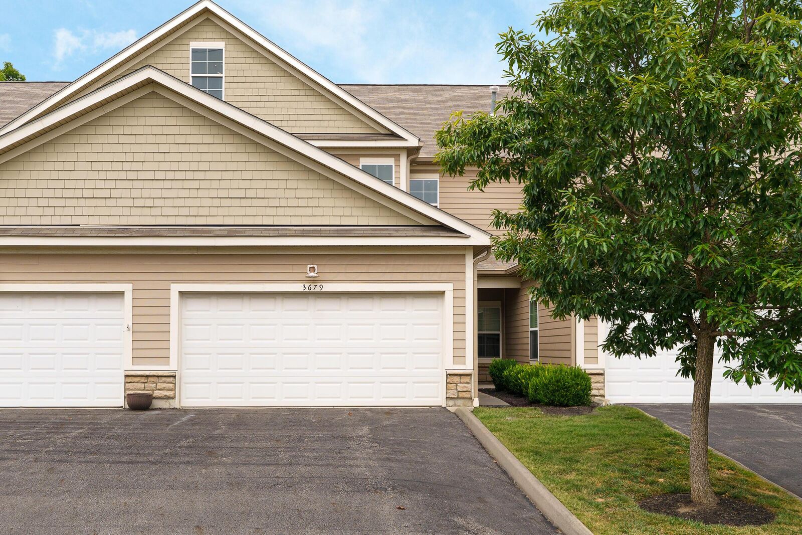 Property Photo: 3679 Birkland Circle OH 43035