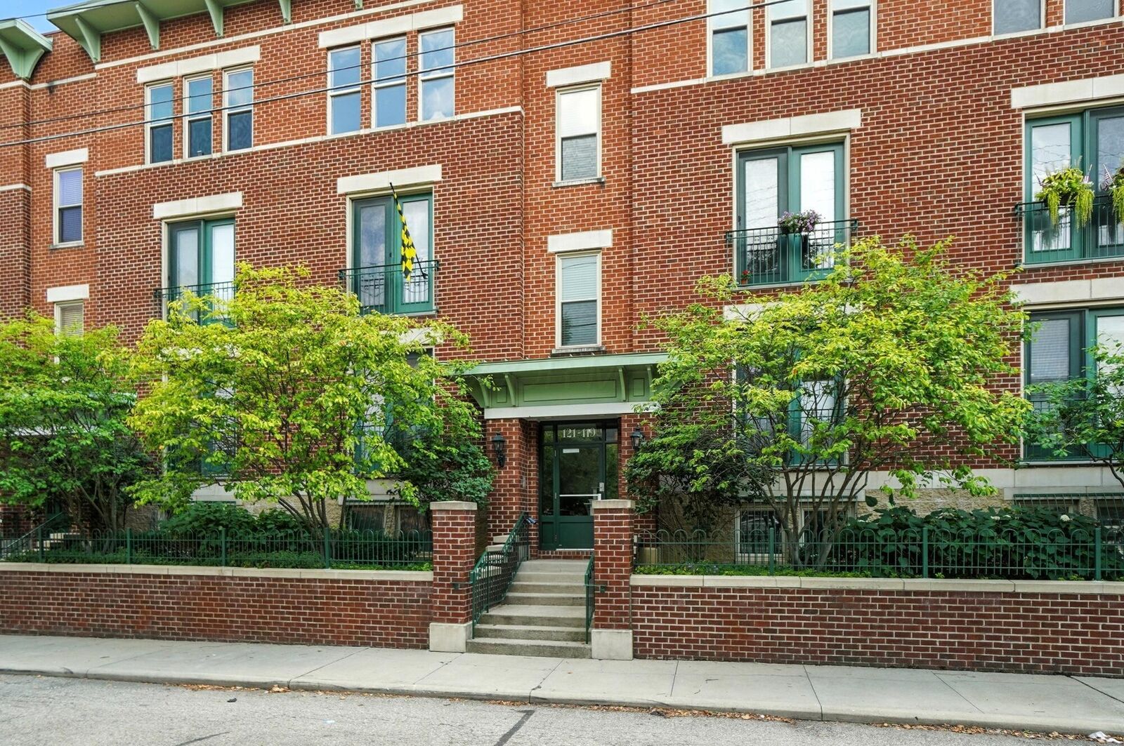 Property Photo: 121 E Noble Street OH 43215