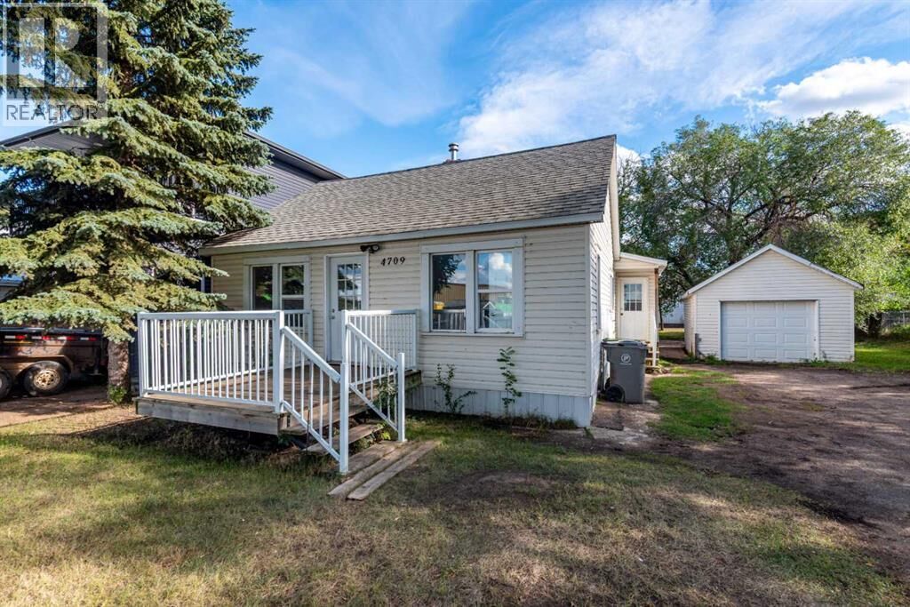 Property Photo:  4709 50 Street  SK S9V 0M6 