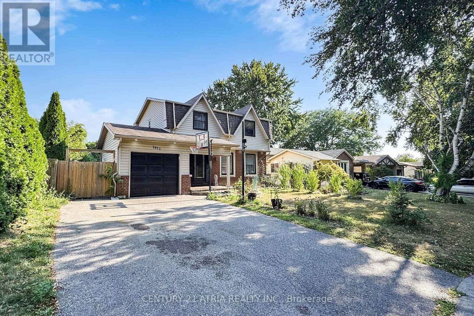 Property Photo: 1011 Basswood Avenue ON L1H 2G8