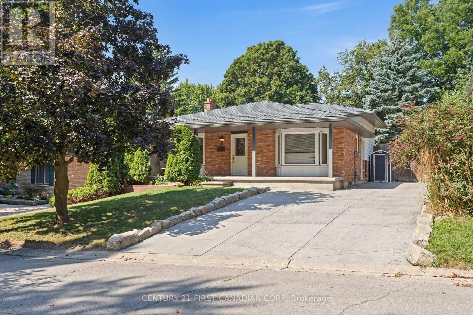 Photo de la propriété:  7 Rollscourt Gardens  ON N6G 1L9 