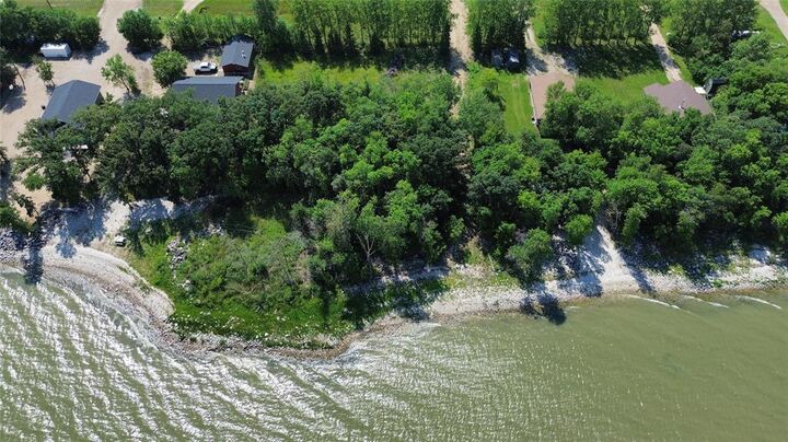 Property Photo:  33 Bayduza Drive  MB R7N 3B3 