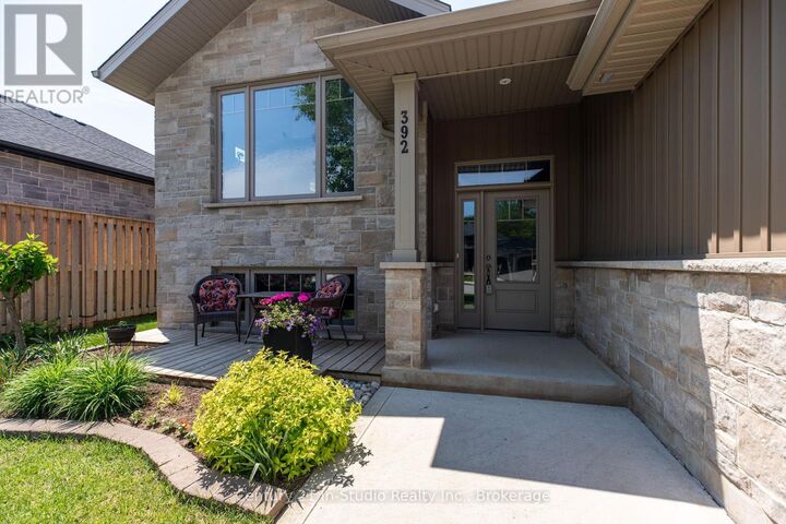Photo de la propriété:  392 Peirson Avenue  ON N0H 2C1 
