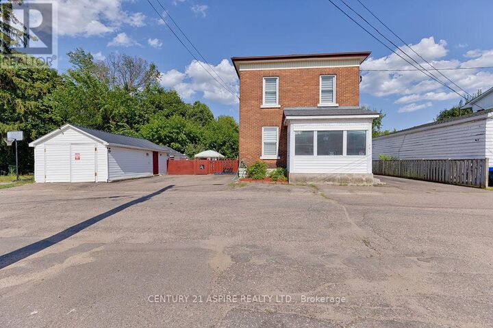 261 Maiden Lane  Pembroke ON K8A 4J9 photo