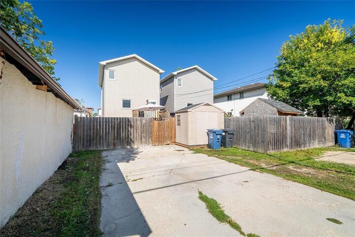 Property Photo: 292 Johnson Avenue MB R2L 0H8