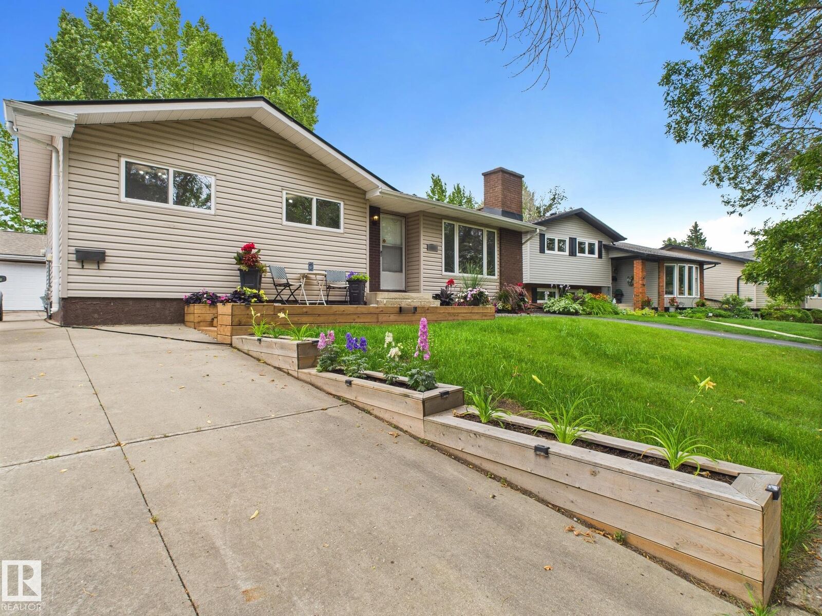Property Photo: 8525 92 Avenue AB T8L 1A1