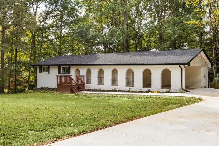 Property Photo: 1019 Crestwood Lane GA 30087