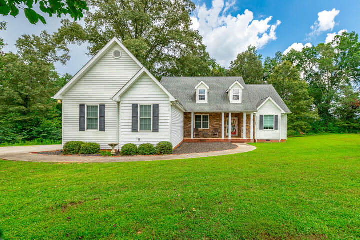 Property Photo:  220 Village Drive  TN 37397 