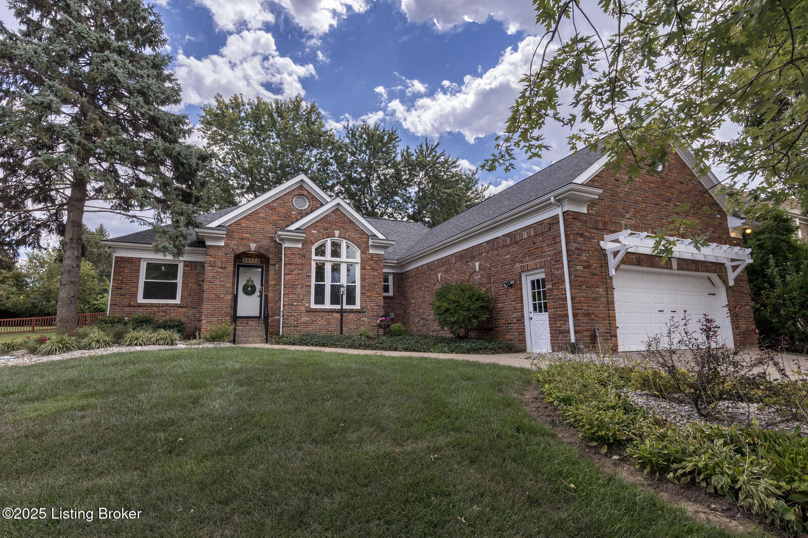 Property Photo:  10724 Eagle Ridge Pl  KY 40223 