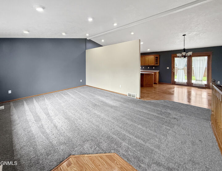 Property Photo: 920 15th Ave SE Avenue SE ND 58701