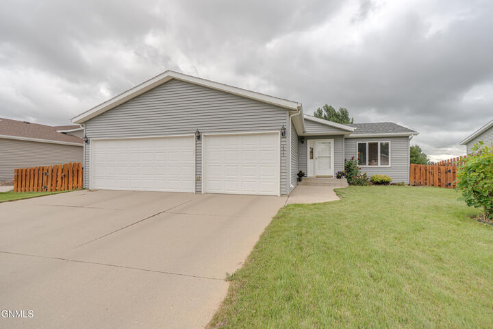4643 Kost Drive  Bismarck ND 58503 photo