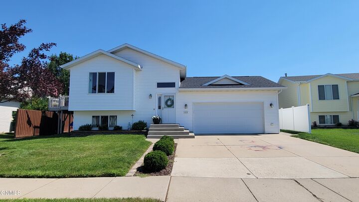 3004 Plainview Drive SE  Mandan ND 58554 photo