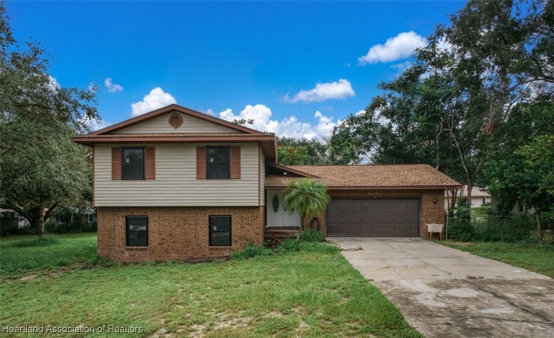 Property Photo: 425 Taseschee Drive FL 33870