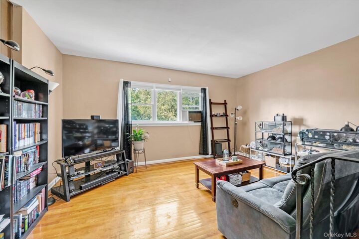 Property Photo:  195 Kearney Avenue  NY 10465 