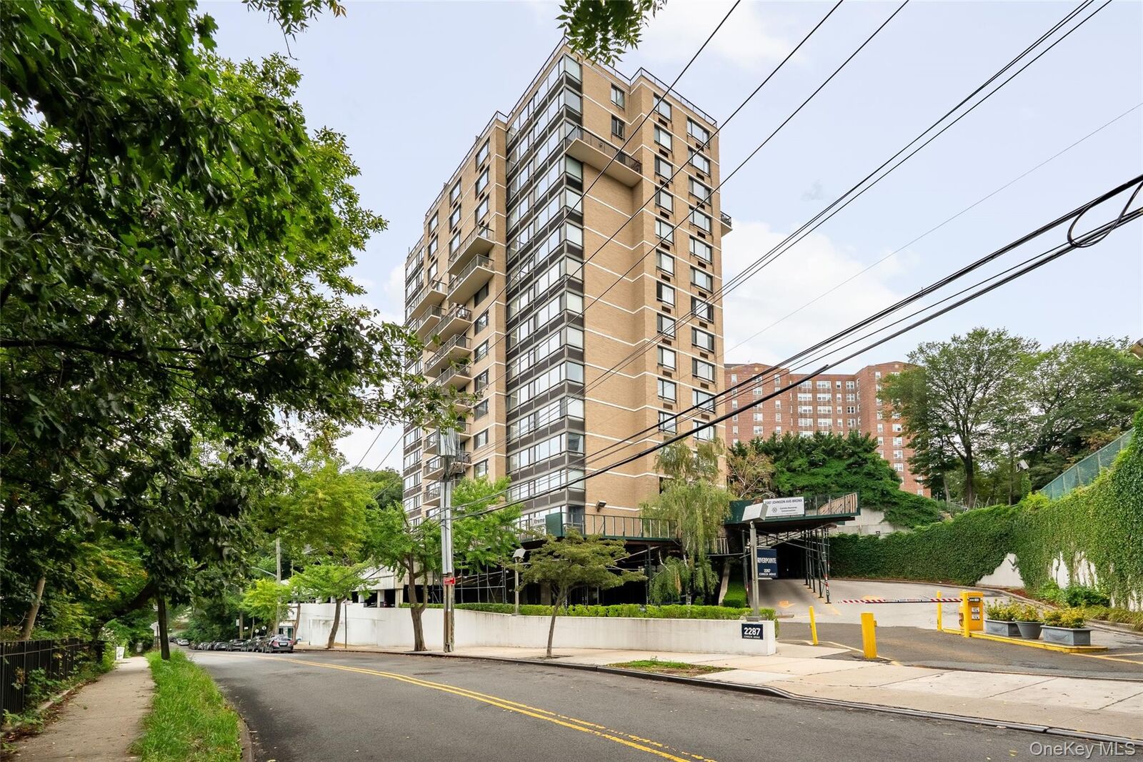 Property Photo:  2287 Johnson Avenue 10B  NY 10463 