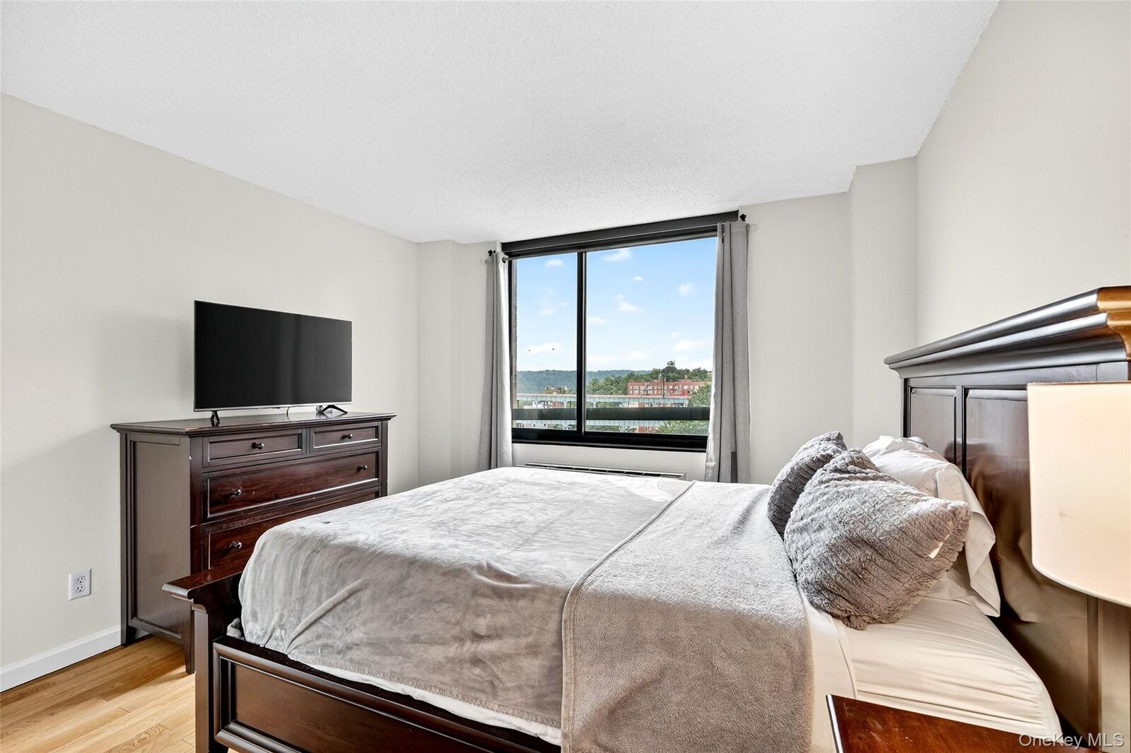 Property Photo:  2287 Johnson Avenue 10B  NY 10463 