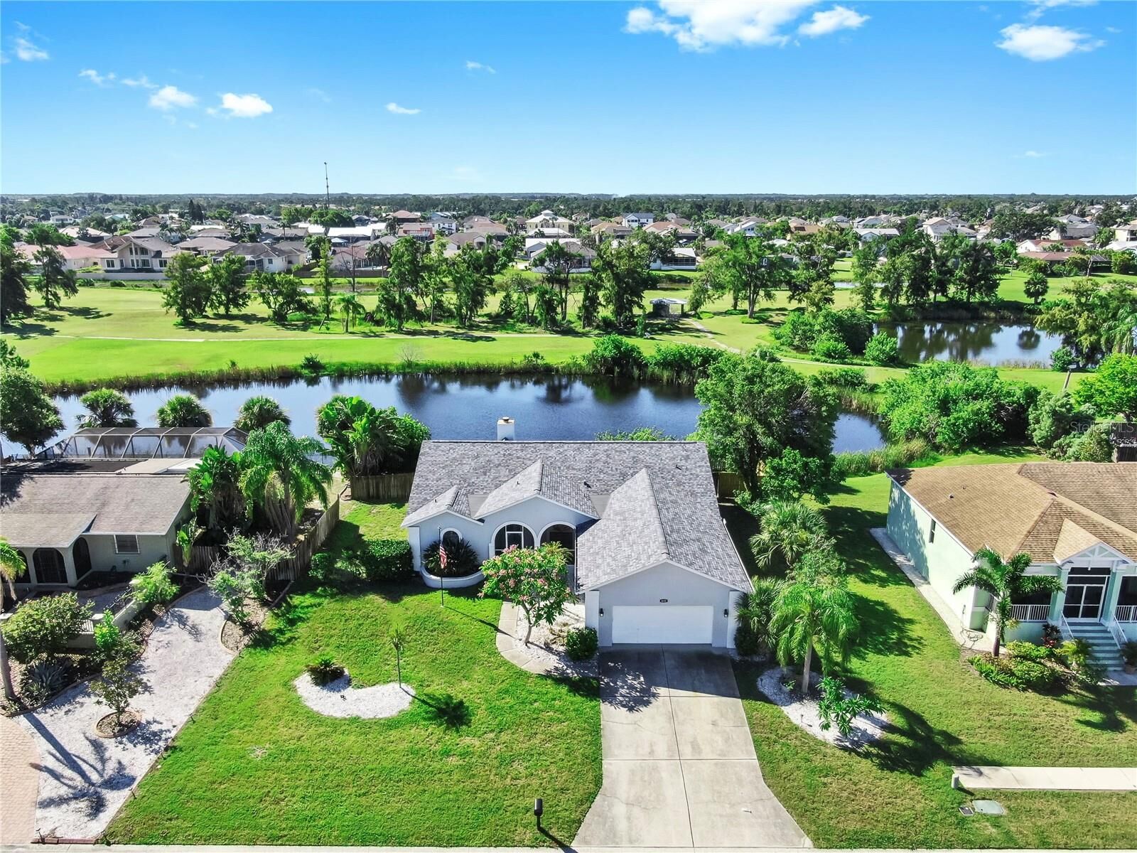 Property Photo:  832 Birdie Way  FL 33572 