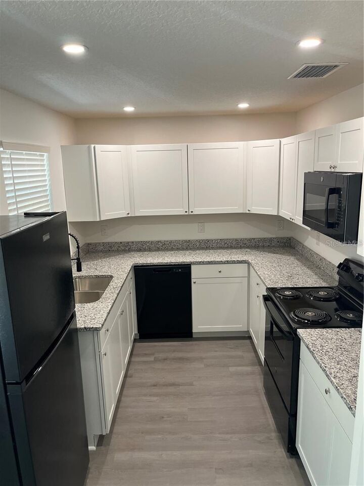 Property Photo:  618 Foster Avenue  FL 34787 