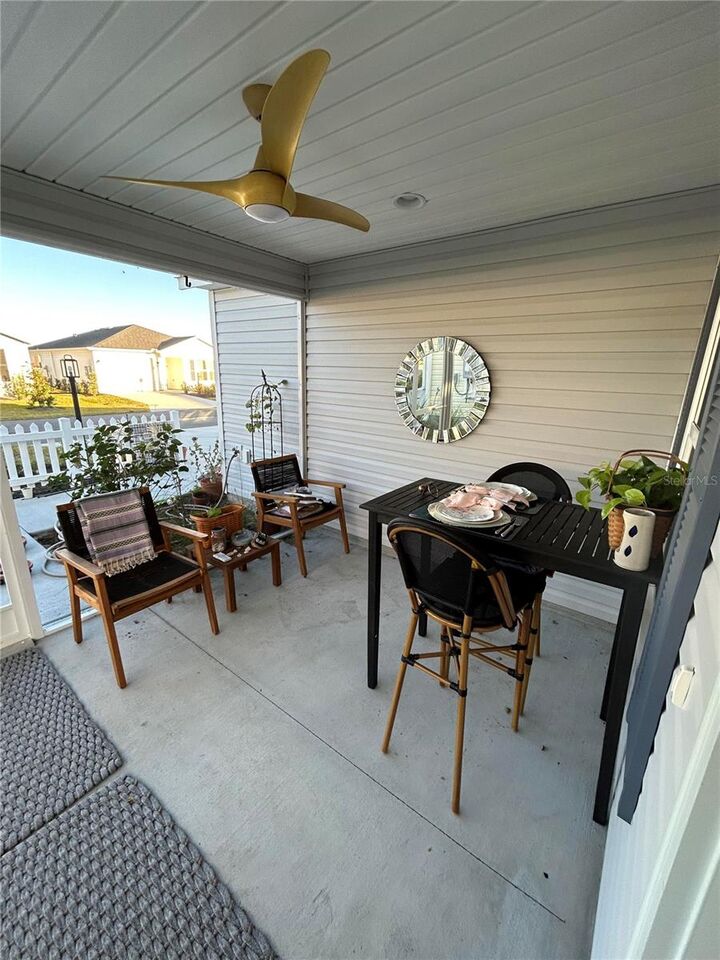 Property Photo:  862 Spring Avenue  FL 34762 