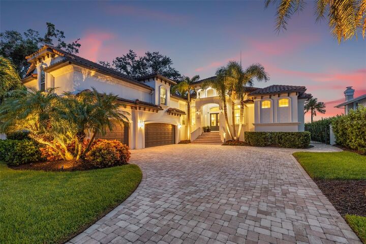 Property Photo: 1210 Monterey Boulevard NE FL 33704