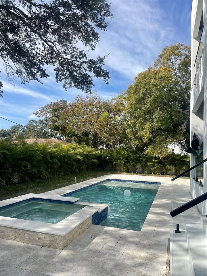 Property Photo:  4426 W Euclid Avenue  FL 33629 