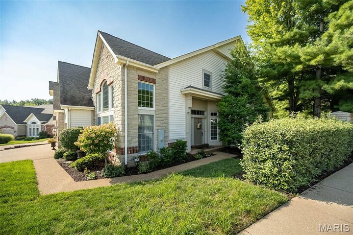 Property Photo:  801 Stonebluff Court  MO 63005 